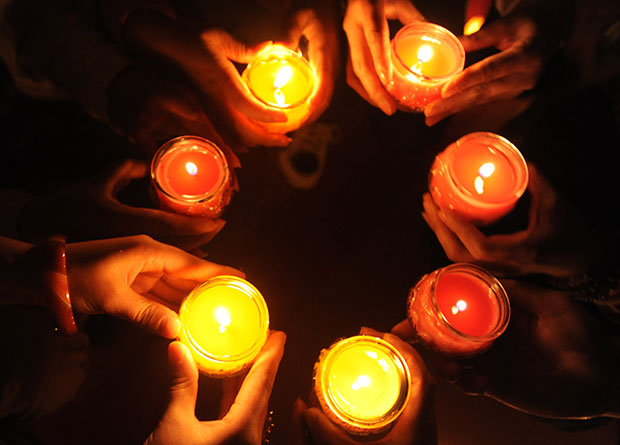 Mar. 27, 2010 - Chengdu, China - (100327) -- CHENGDU, March 27, 2010 (Xinhua) -- People light candles during the ''Earth Hour'' in Chengdu, southwest China's Sichuan Province, March 27, 2010. Lots of Chinese cities went in for ''Earth Hour'' on Saturday. The ''Earth Hour,'' initiated by the World Wild Fund for Nature (WWF) in 2007, calls on families and buildings to turn off the lights for one hour on the last Saturday night of March.. (Xinhua/Jiang Hongjing) (Credit Image: Â© Xinhua/ZUMApress.com)